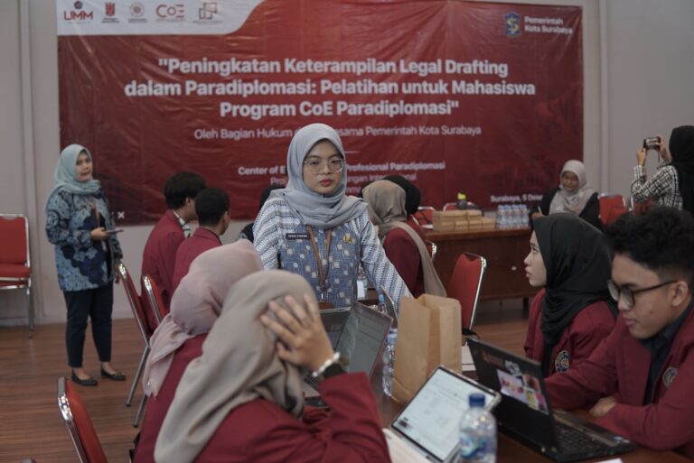 Kunjungan ke Pemkot Surabaya, Mahasiswa CoE HI UMM Praktik Rumuskan Kerja Sama Internasional Daerah