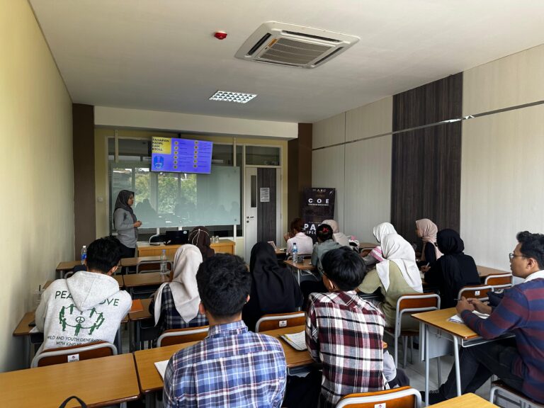 Eselon Pemprov Jatim Bahas Alur Kerja Sama Internasional di Kelas CoE Paradiplomasi HI UMM