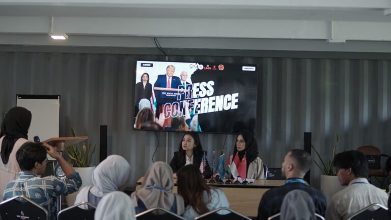 Perkuat Keterampilan Diplomasi, Prodi HI UMM Adakan Praktikum Press Conference