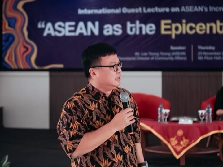 Kuliah Tamu Petinggi ASEAN Lee Yoong Yoong di HI UMM: Dari Posisi Strategis ASEAN Hingga Peluang Magang Mahasiswa