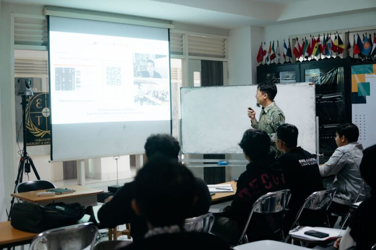 Pakar Studi Korea Beberkan Kisah Disparitas Korea Utara-Selatan dan Pengaruhnya di Indonesia