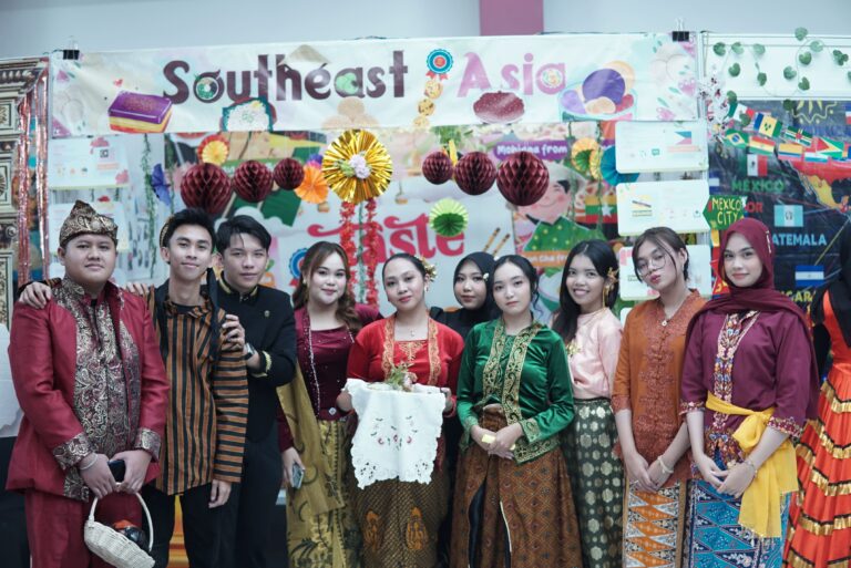 Dari Dinasti Korea ke Panggung Dunia: Mahasiswa HI UMM Hidupkan Diplomasi Budaya di Atmospheral 3.0