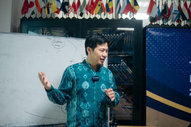 Hadapi Mobilitas 8 Miliar Manusia, Prof. Gonda Yumitro Kupas Global Citizenship dan Multikulturalisme di Era Global