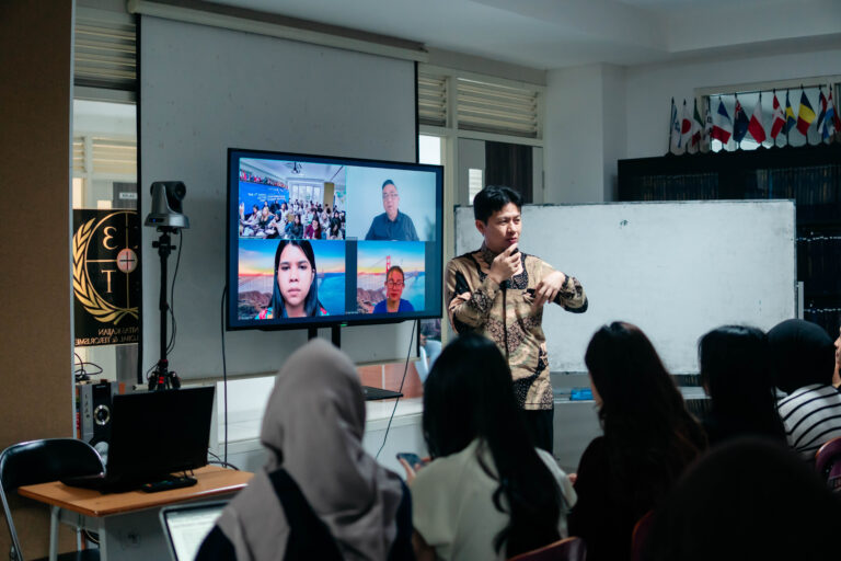 Gandeng Macquarie University, Prodi HI UMM Kupas Tuntas Keajaiban Ekonomi dan “Developmental State” Korea Selatan